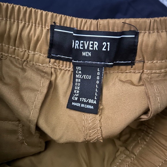 Cargo shorts - Picture 2 of 4